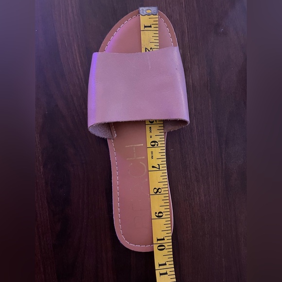 LIKE NEW: “Cabana Tan/Brown Slides/Sandals” from a  Napa Boutique! - Picture 9 of 10